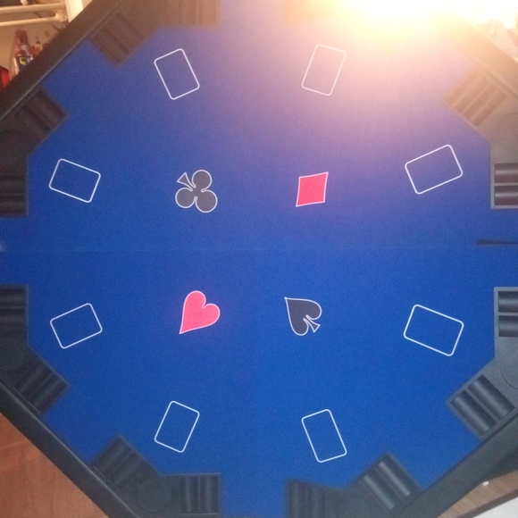 Poker table - Picture 2 of 2